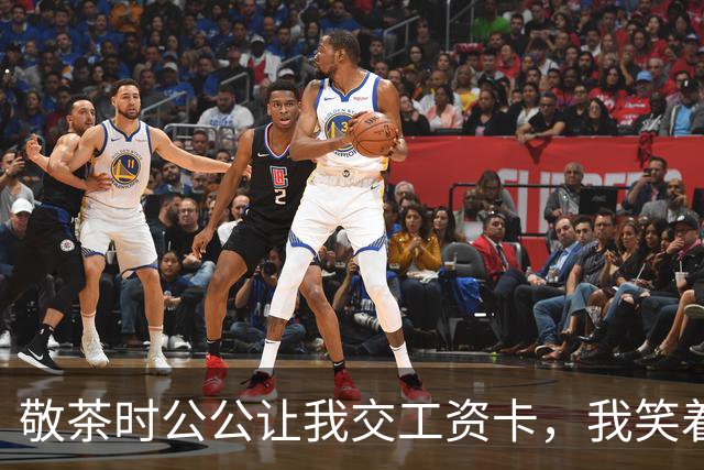 敬茶时公公让我交工资卡，我笑着说出五句话，全场瞬间安静了